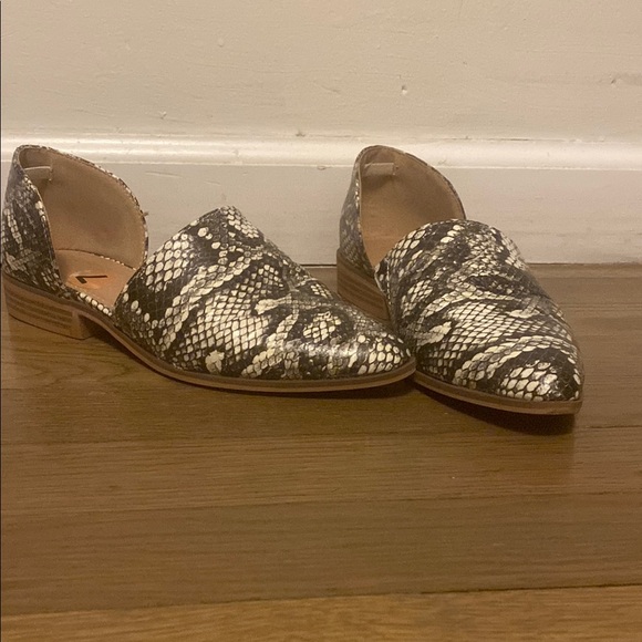 Snakeskin Patterned Women's Loafers - Picture 1 of 3